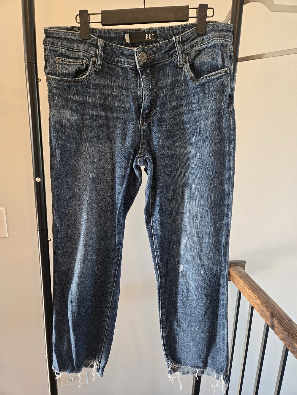 KUT from the Kloth Size 8 Frayed Hem Slim Ankle Jeans – Medium Wash